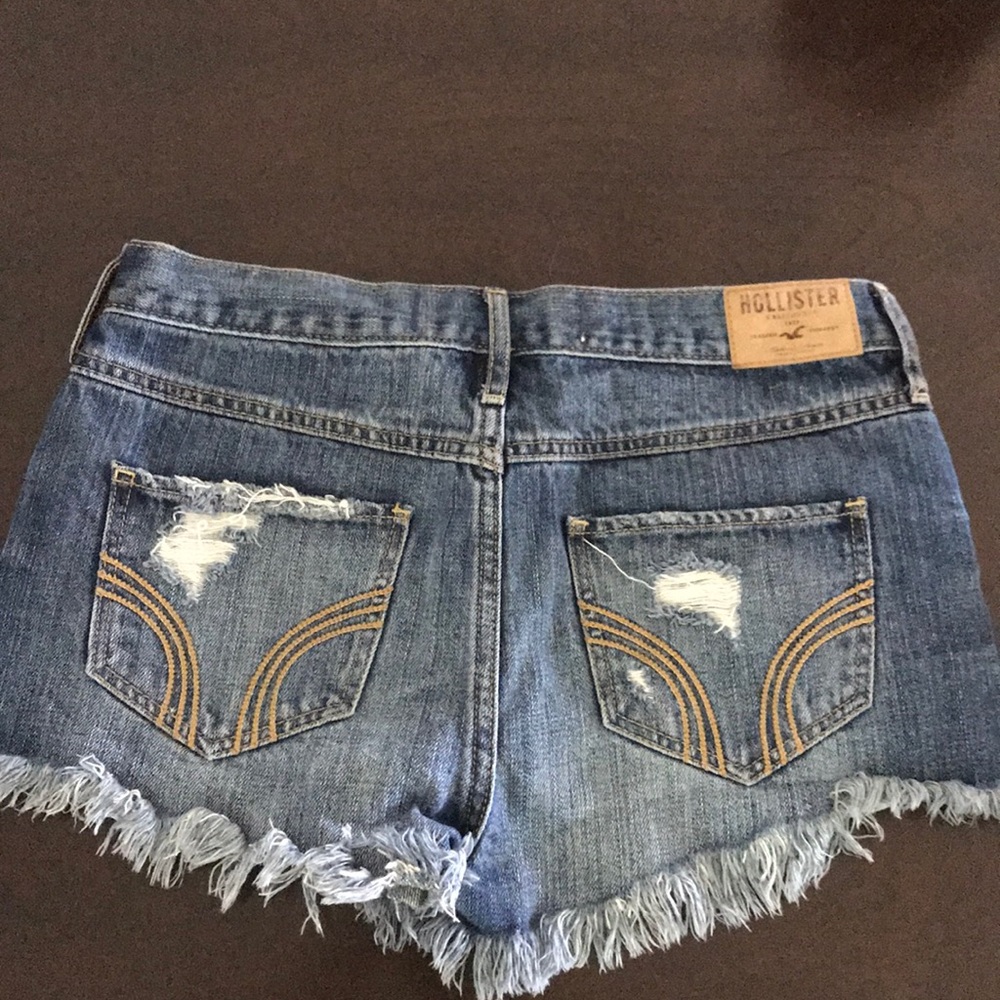 Hollister jean shorts - Picture 2 of 2